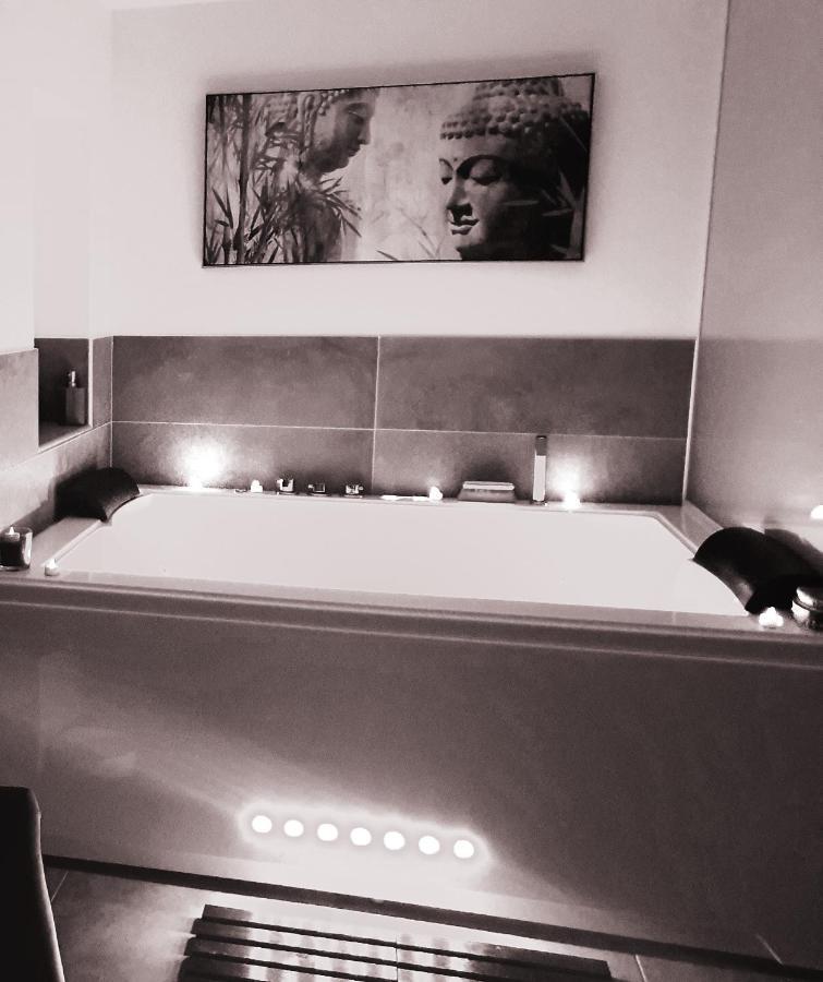 Hotel Elle & Lui En Jacuzzi Bernis Exterior foto
