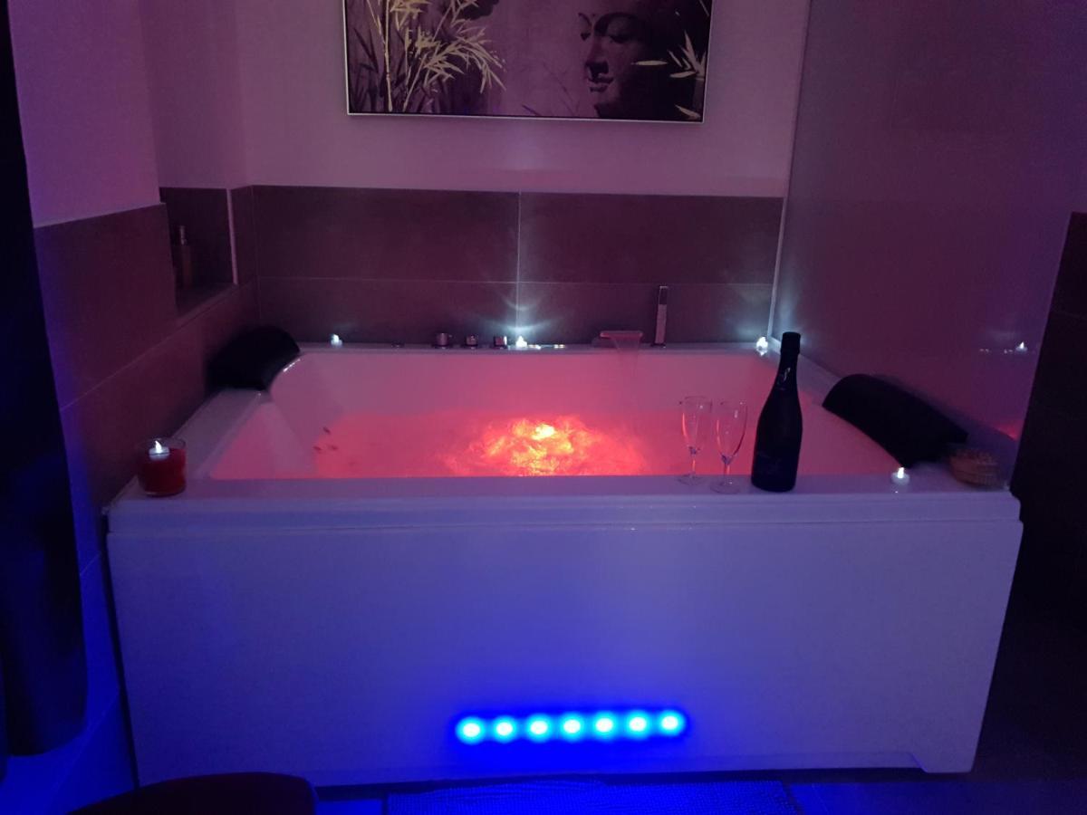 Hotel Elle & Lui En Jacuzzi Bernis Exterior foto