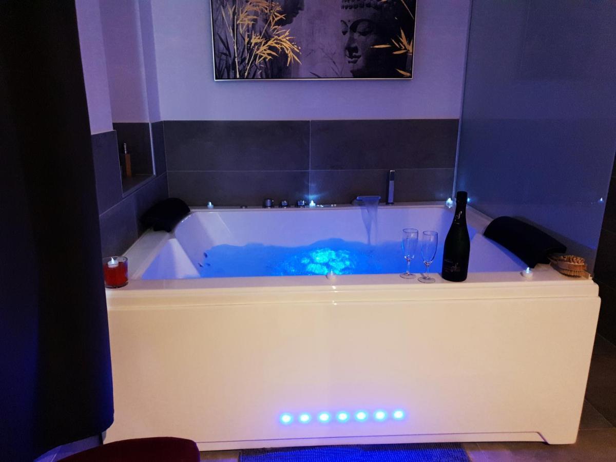 Hotel Elle & Lui En Jacuzzi Bernis Exterior foto